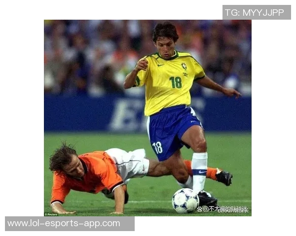 百大球星足球精彩瞬间全集:历年最强球员技术与进球集锦回顾 百大球星足球精彩瞬间全集:历年最强球员技术与进球集锦回顾