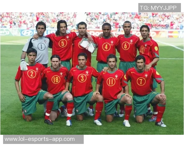 足球巨星崛起之路:从街头到绿茵场的传奇故事与荣耀时刻 足球巨星崛起之路:从街头到绿茵场的传奇故事与荣耀时刻